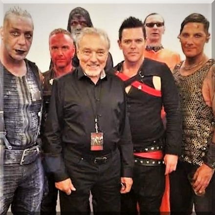 Karel Gott i Rammstein na forum NAE.jpg