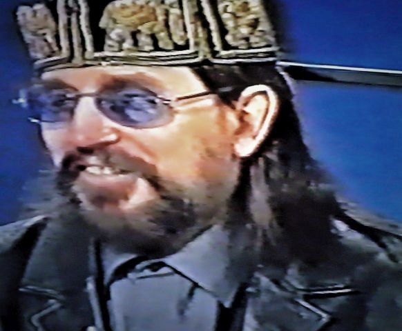 Niemen uśmiechnięty w TVP Polonia-screen M-z.jpg