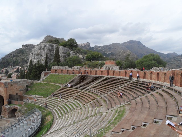 Taormina-starożytny teatr.  Fot. Tadeusz Wójcik, wrzesień 2010.jpg