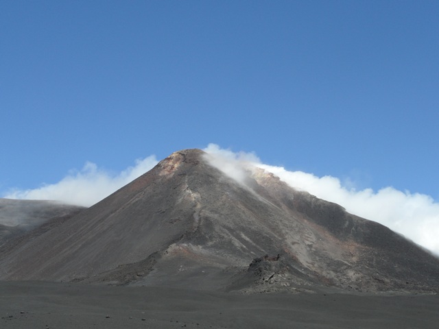 U szczytu Etny. Fot. Tadeusz Wójcik, wrzesień 2010.jpg
